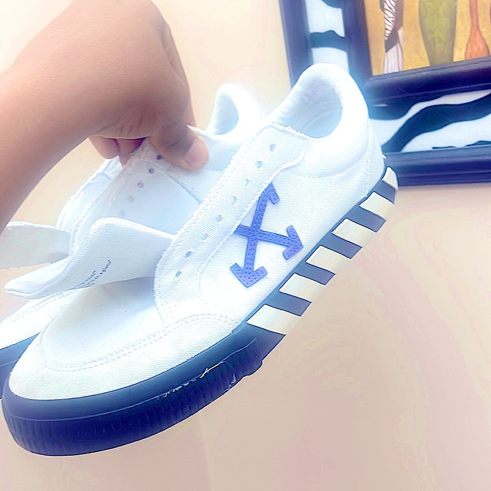 Off white size 9 only whore twice come in original box every thing included